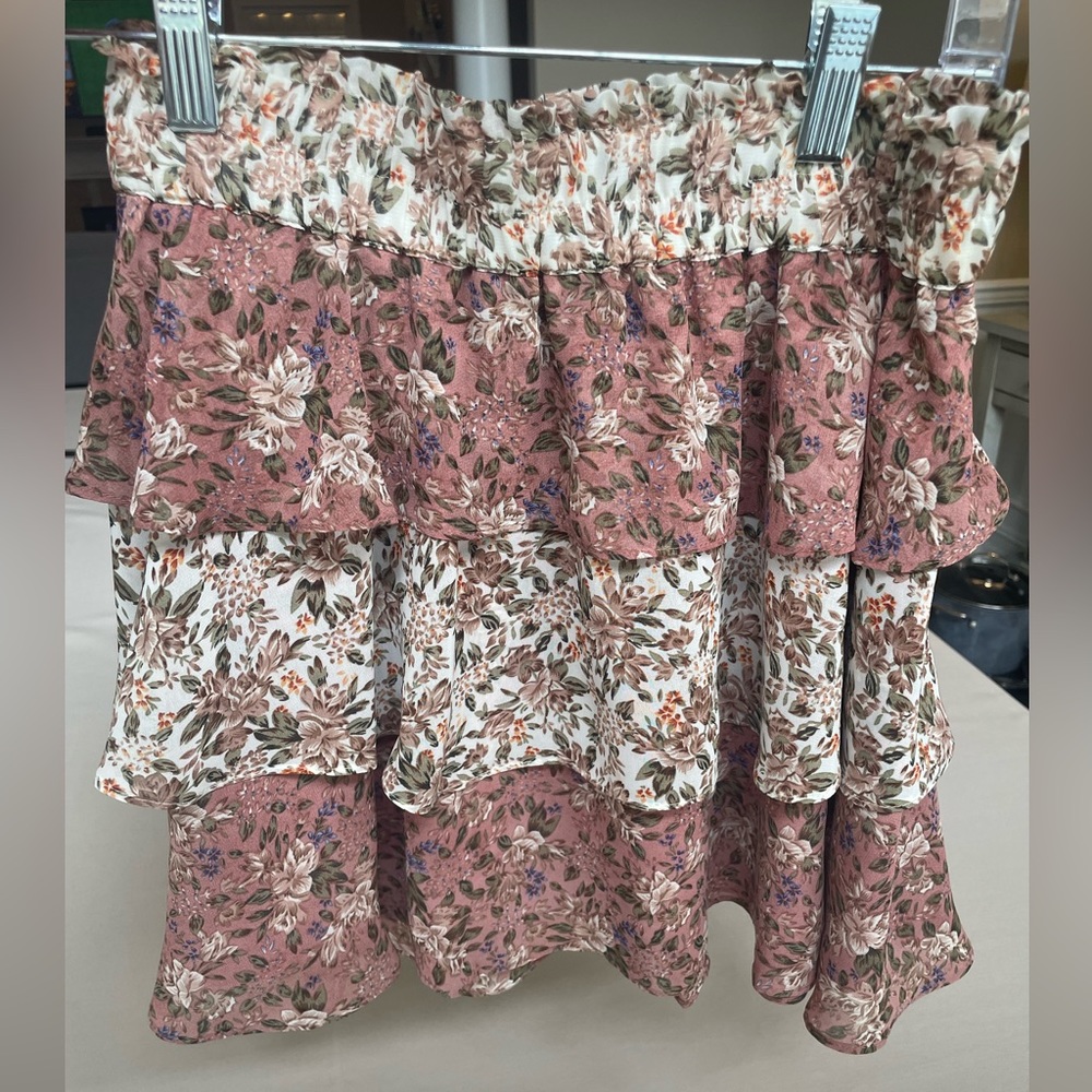 Show Me Your MuMu Amy Tiered
Mini Skirt Floral Print Mix ~ SizeXS